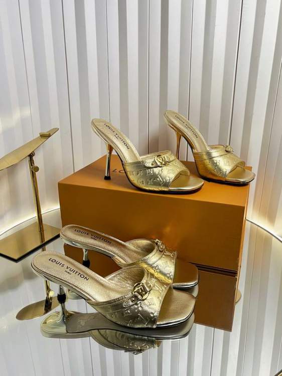 Picture of Louis Vuitton Shoes _SKULVsz35-41mnq120113685